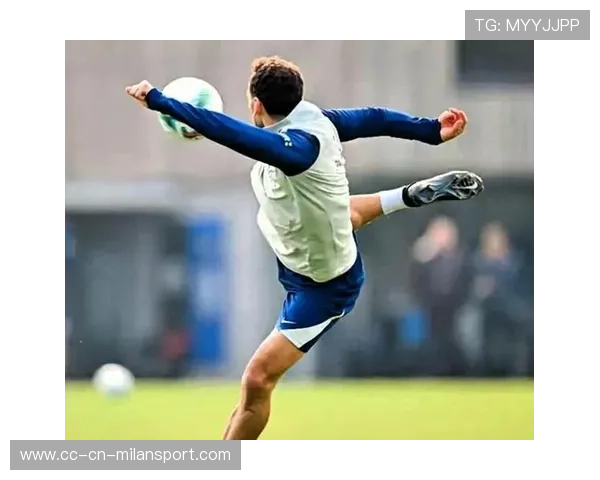 国际米兰门前补射在混战中建功 国际米兰门前补射在混战中建功