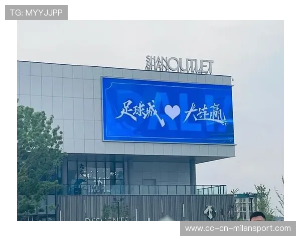 大连英博回防及时阻断了数次危险推进