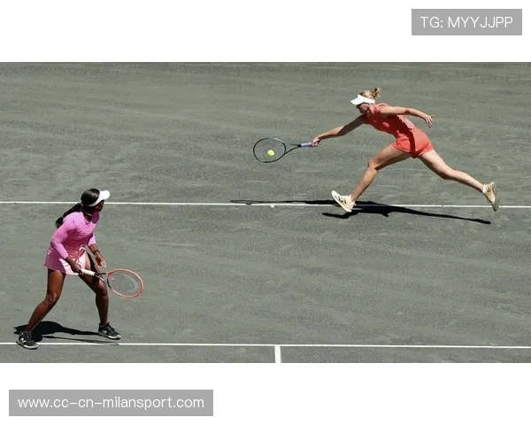 网球红土场上的强势滑步：精准回球背后的秘密