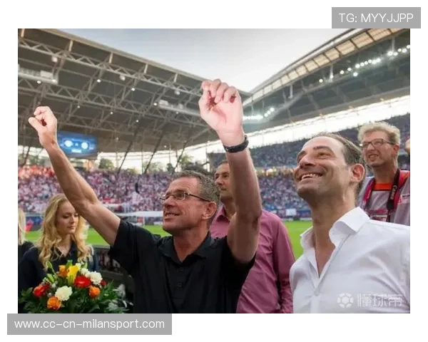 拜仁在攻守转换中保持高效,整体运转更为顺畅