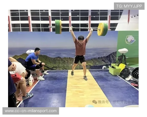 举重队员在力量测试中大部分达标